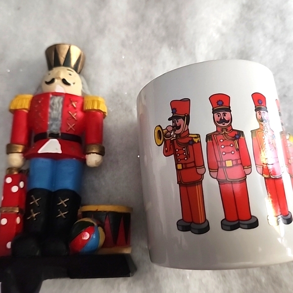 6" Vintage Cast Iron Nutcracker With Present Stocking Holder & 3 1/2 " Mug - Picture 1 of 14